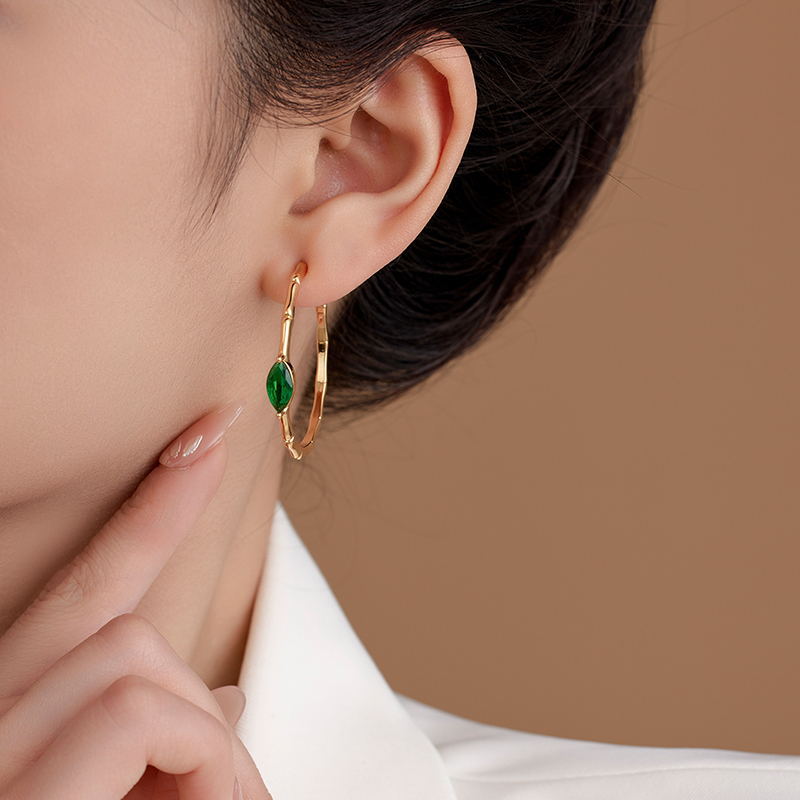 French Retro Geometric C-Shaped Zircon Earrings: Unique, Personalized